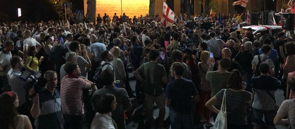 Акции протеста в столице Грузии: что происходит на проспекте Руставели - видео - Sputnik Грузия
