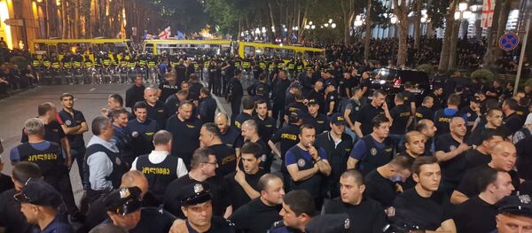 Полиция перекрыла дорогу на акции протеста на проспекте Руставели - Sputnik Грузия