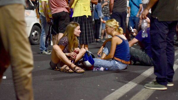 Молодежь на акции протеста на проспекте Руставели - Sputnik Грузия