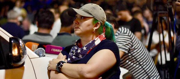 Девушка на акции протеста на проспекте Руставели - Sputnik Грузия