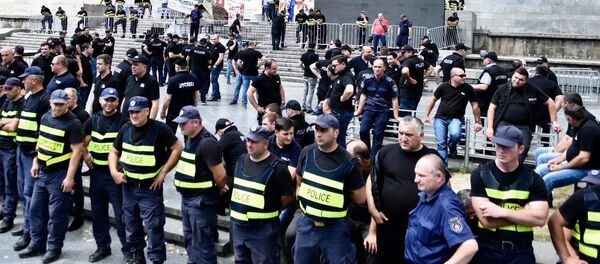 აქციები რუსთაველზე გრძელდება: დილა დაძაბული ღამის შემდეგ აქციები რუსთაველზე გრძელდება: დილა დაძაბული ღამის შემდეგ - Sputnik საქართველო