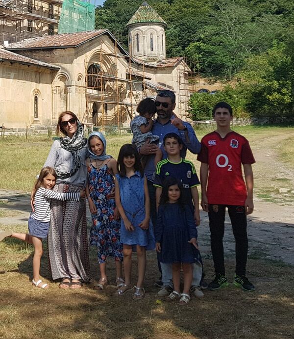 „როცა თოჯინას ვამთავრებ, პირველად ჩემს შვილებს ვაჩვენებ“ – რვა შვილის მეთოჯინე დედა - Sputnik საქართველო