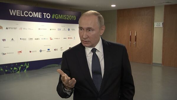 Я против санкций: Владимир Путин за уважение к грузинскому народу - видео - Sputnik Грузия