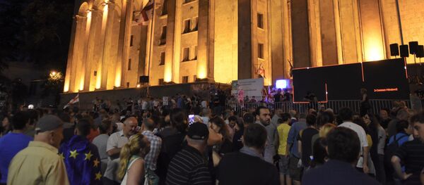 В 20-й раз у парламента Грузии собралась акция протеста - видео - Sputnik Грузия