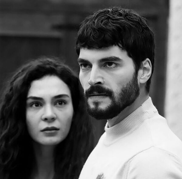 სიმპათიური თურქი მსახიობის აქინ აქინოზუს ცხოვრება: რატომ შეწყდა „თავქარიანის“ გადაღება სიმპათიური თურქი მსახიობის აქინ აქინოზუს ცხოვრება: რატომ შეწყდა „თავქარიანის“ გადაღება - Sputnik საქართველო