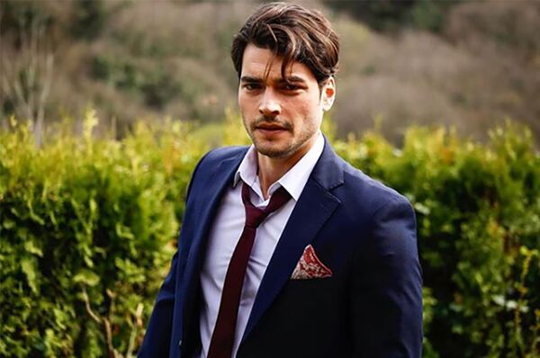 სიმპათიური თურქი მსახიობის აქინ აქინოზუს ცხოვრება: რატომ შეწყდა „თავქარიანის“ გადაღება სიმპათიური თურქი მსახიობის აქინ აქინოზუს ცხოვრება: რატომ შეწყდა „თავქარიანის“ გადაღება - Sputnik საქართველო