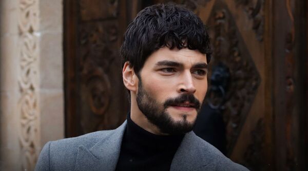 სიმპათიური თურქი მსახიობის აქინ აქინოზუს ცხოვრება: რატომ შეწყდა „თავქარიანის“ გადაღება სიმპათიური თურქი მსახიობის აქინ აქინოზუს ცხოვრება: რატომ შეწყდა „თავქარიანის“ გადაღება - Sputnik საქართველო