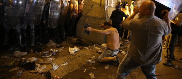 Разгон акции протеста у здания парламента Грузии в ночь с 20 на 21 июня. Спецназ и полиция - Sputnik Грузия