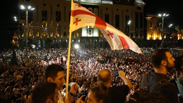 Разгон акции протеста у здания парламента Грузии в ночь с 20 на 21 июня. Протестующие - Sputnik Грузия