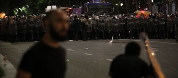 Разгон акции протеста у здания парламента Грузии в ночь с 20 на 21 июня. Спецназ и полиция - Sputnik Грузия
