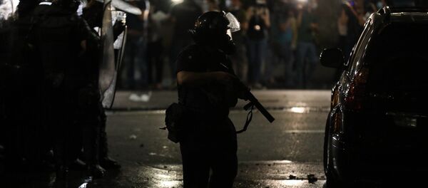 Разгон акции протеста у здания парламента Грузии в ночь с 20 на 21 июня. Спецназ и полиция Разгон акции протеста у здания парламента Грузии в ночь с 20 на 21 июня. Спецназ и полиция - Sputnik Грузия