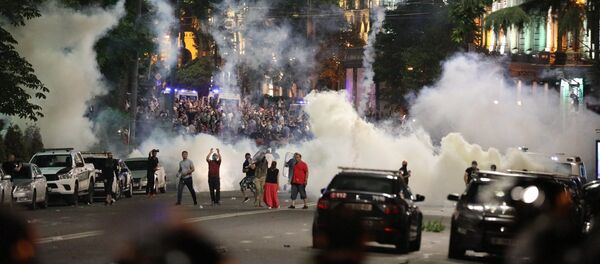 Разгон акции протеста у здания парламента Грузии в ночь с 20 на 21 июня. Спецназ и полиция - Sputnik Грузия