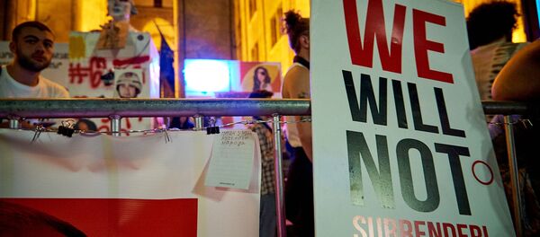 Акция протеста у здания парламента Грузии с требованием отставки Георгия Гахария - Sputnik Грузия