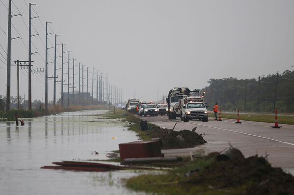В штате Луизиана в результате урагана повреждена инфраструктура, линии электропередачи, затоплены дороги - Sputnik Грузия