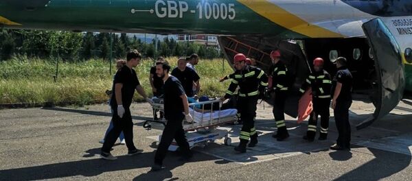 Спасатели доставили пострадавшего в горах туриста в столицу Грузии - Sputnik Грузия