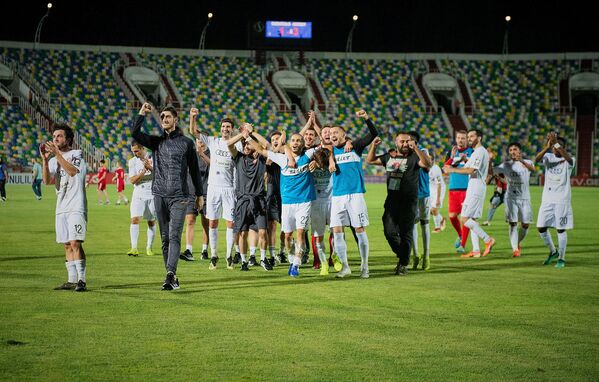 В итоге, несмотря на поражение, по сумме двух встреч грузинские футболисты одержали победу со счетом 4:3 и пробились в следующий раунд турнира  - Sputnik Грузия