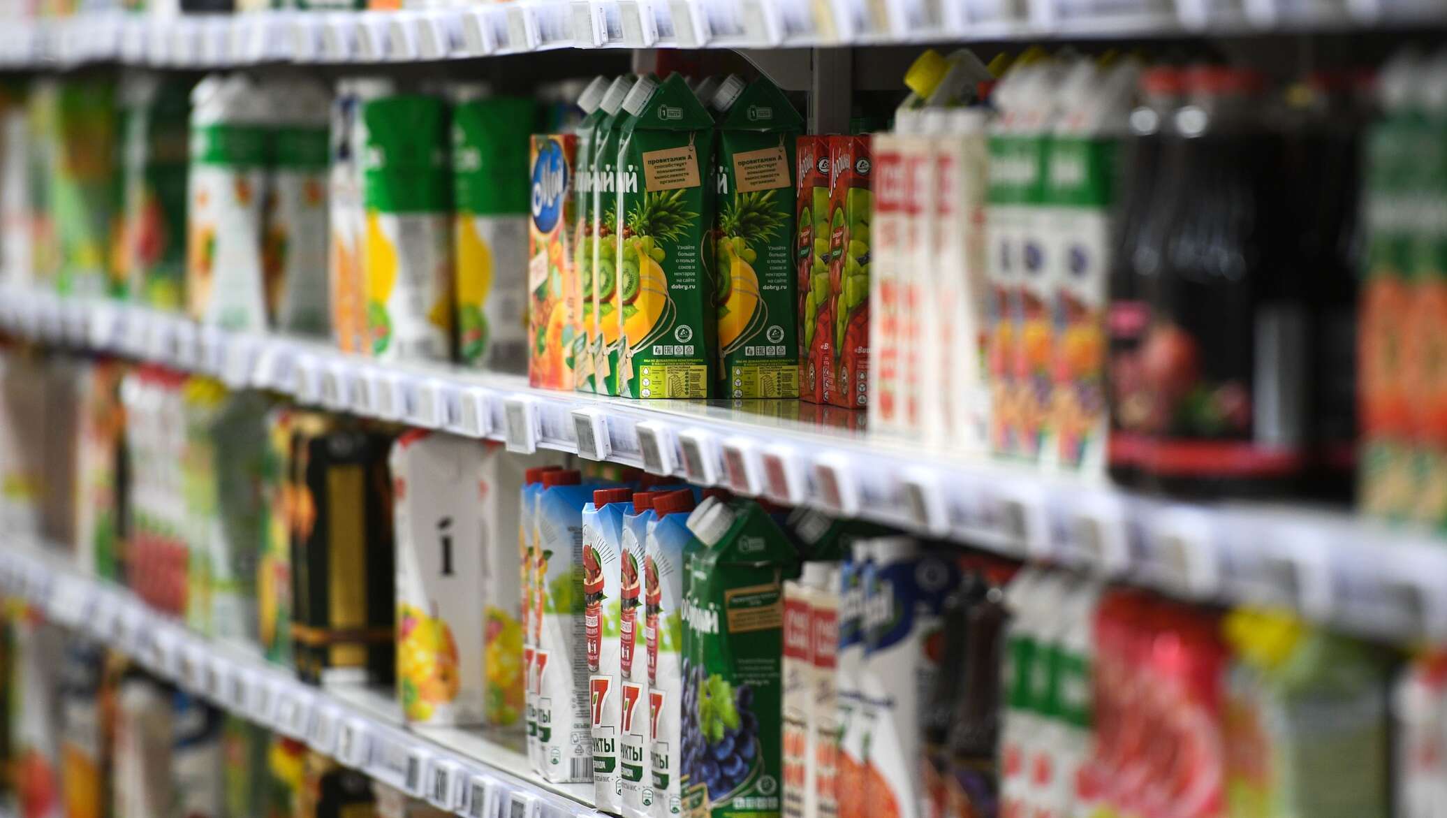Пакетированные соки в продуктовых магазинах