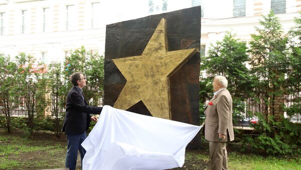 Открытие монумента Зураба Церетели в ГИТИСе - Sputnik Грузия