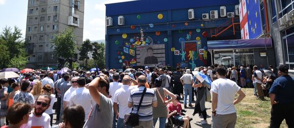 Акция у ТВ Рустави 2 в поддержку телеканала Акция у ТВ Рустави 2 в поддержку телеканала - Sputnik Грузия