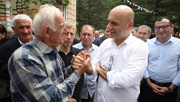 Министр финансов Грузии Иване Мачавариани на встрече с жителями высокогорных районов Аджарии - Sputnik Грузия