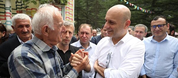 Министр финансов Грузии Иване Мачавариани на встрече с жителями высокогорных районов Аджарии - Sputnik Грузия