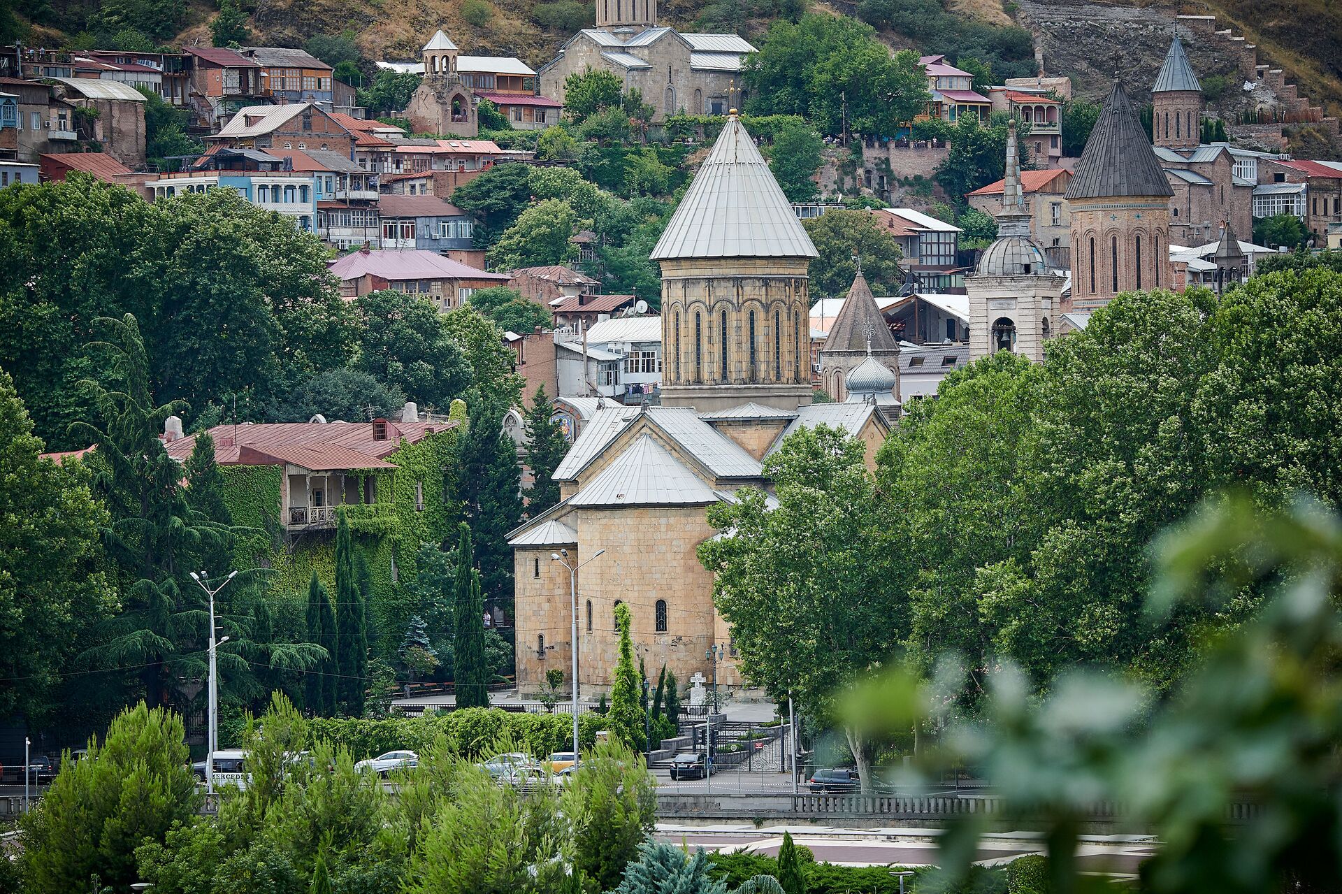 Кафедральный собор Сиони в старом Тбилиси - Sputnik Грузия, 1920, 21.03.2026