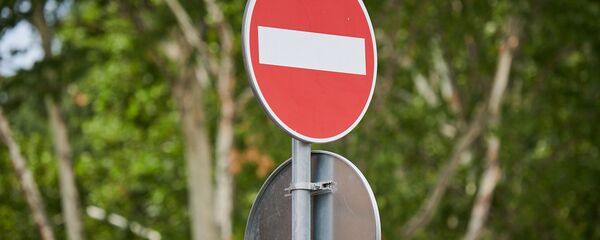 Кирпич - проезд запрещен. Дорожные знаки - Sputnik Грузия