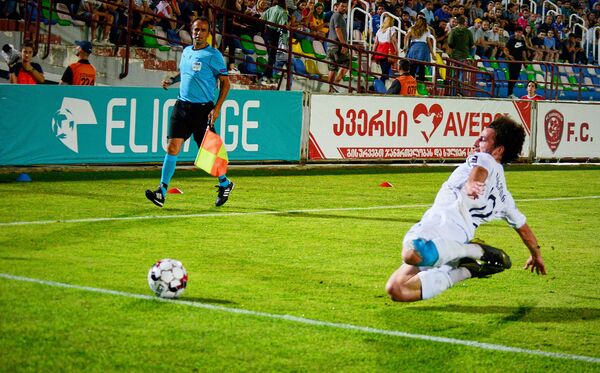 В уже компенсированное арбитром время Дамиан Кадзиор забил третий мяч в ворота Омара Мигинеишвили
 - Sputnik Грузия