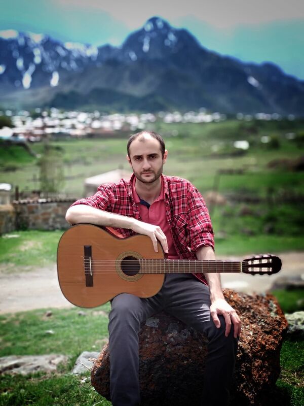 ხელოვნებაში გაცვლილი იურისტობა და უკულელეს ქართველი ოსტატი ხელოვნებაში გაცვლილი იურისტობა და უკულელეს ქართველი ოსტატი - Sputnik საქართველო