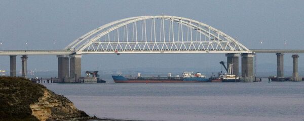 Керченский пролив, соединяющий Черное и Азовское моря, закрыли для прохода гражданских судов в целях безопасности из-за провокации кораблей украинских ВМС - Sputnik Грузия