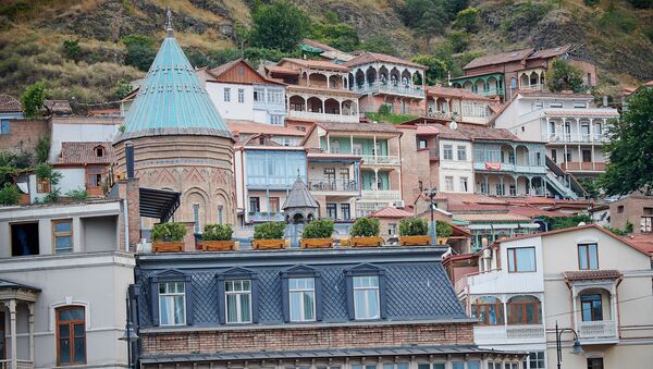 Старый Тбилиси. Район Калаубани. Дома в национальном стиле с резными балкончиками - Sputnik Грузия