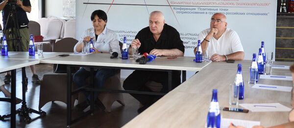 Ирма Инашвили, Давид Тархан-Моурави и Малхаз Гулашвили, конференция Позитивные точки соприкосновения в грузинско-российских отношениях,  - Sputnik Грузия
