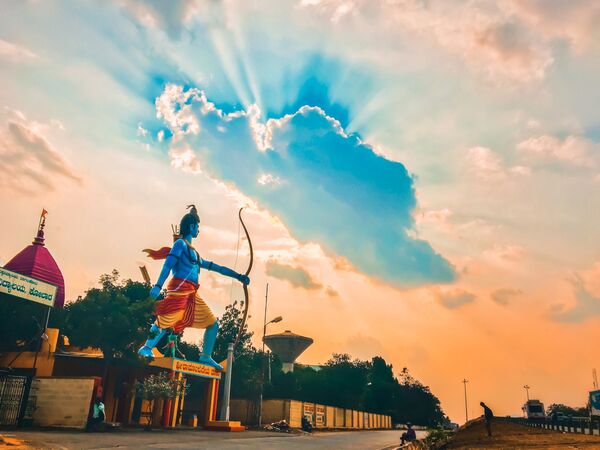 Снимок фотографа Срикумара Кришнана, на котором изображена Статуя бога Рамы, получил главный приз в номинации Закат конкурса мобильной фотографии iPhone Photography Awards 2019 - Sputnik Грузия