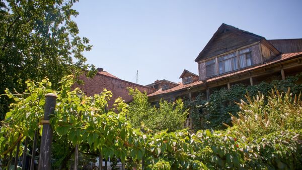 Старый Тбилиси. Дома с балкончиками. Архитектура прошлого века. Городской пейзаж - Sputnik Грузия
