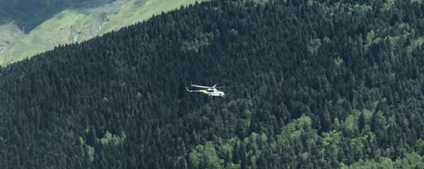 სპეციალისტები ვერტმფრენიდან სვანეთის მთებში არსებულ სიტუაციას სწავლობენ სპეციალისტები ვერტმფრენიდან სვანეთის მთებში არსებულ სიტუაციას სწავლობენ - Sputnik საქართველო