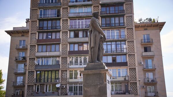 Памятник Александру Грибоедову в центре грузинской столицы - Sputnik Грузия
