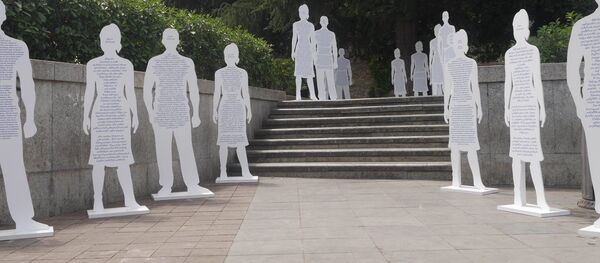 Инсталяция в Кутаиси в рамках кампании Невидимые среди нас - Sputnik Грузия