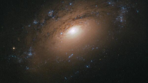 Спиральная галактика NGC 3169 снятая телескопом Хаббл - Sputnik Грузия