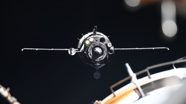 Корабль Союз МС-13 с экипажем экспедиции МКС-60/61 в составе Александра Скворцова, Луки Пармитано и Эндрю Моргана - Sputnik Грузия