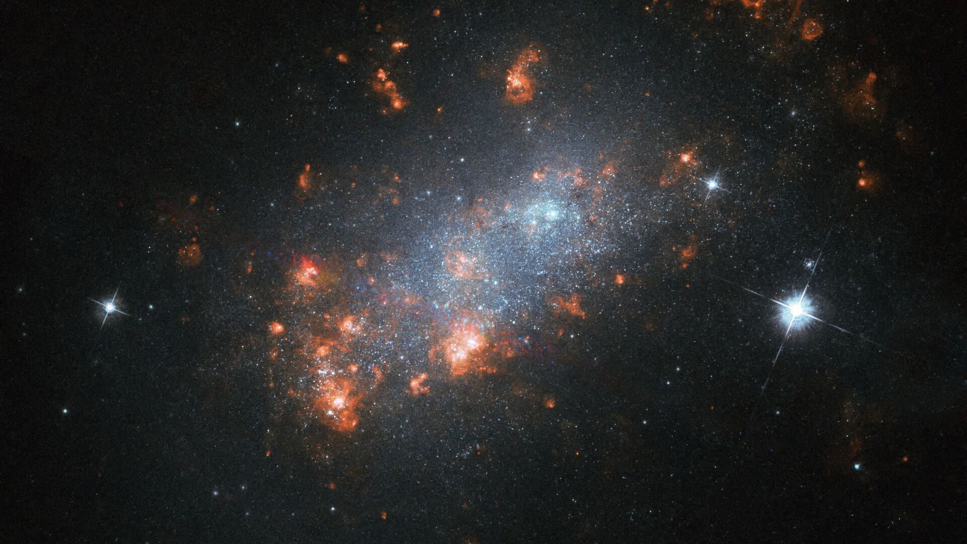Галактика NGC 1156 в созвездии Овен - Sputnik Грузия, 1920, 15.01.2022