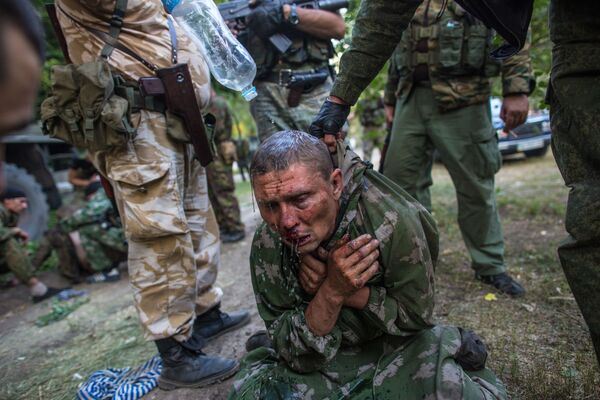 Украинский десантник, взятый в плен в ходе боя за город Шахтерск - Sputnik Грузия