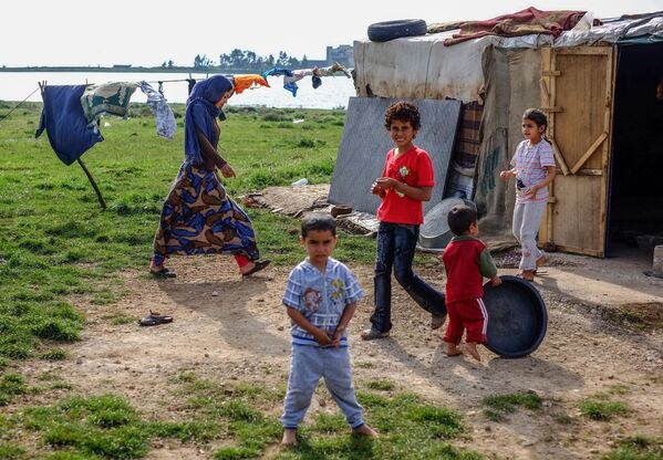 სირიელი ბედუინების საცხოვრებელი ლიბანის ჩრდილოეთში სირიის საზღვართან - Sputnik საქართველო