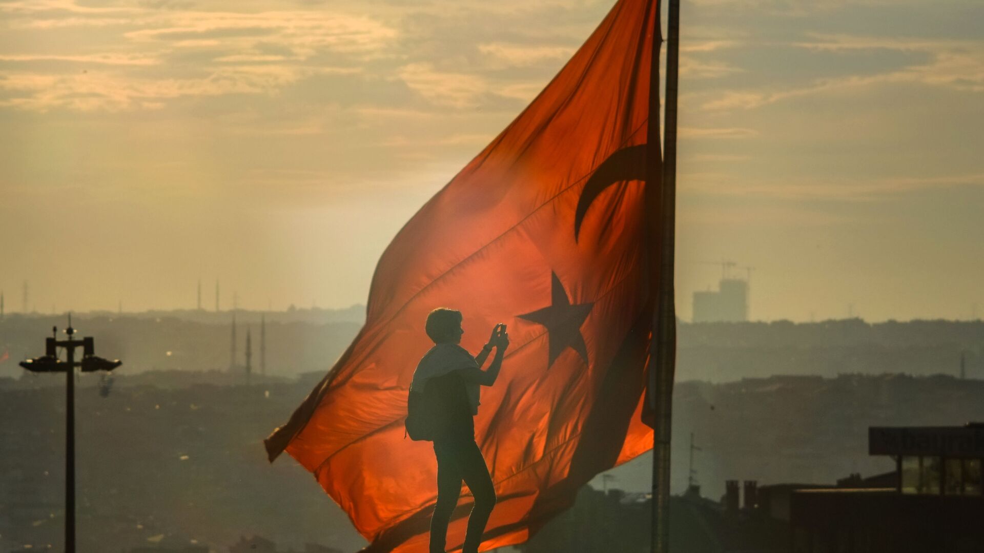 თურქეთის დროშა სტამბულში - Sputnik საქართველო, 1920, 06.05.2021