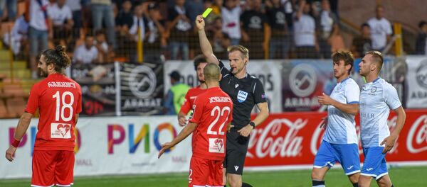 Футбольный матч квалификационного раунда Лиги Европы 2019-2020 между командами Арарат-Армения (Ереван) и Сабуртало (Тбилиси) (6 августа 2019). Еревaн - Sputnik Грузия