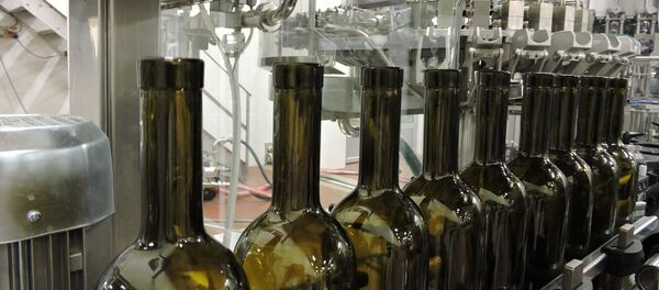 Розливочная линия на винном заводе - Sputnik Грузия