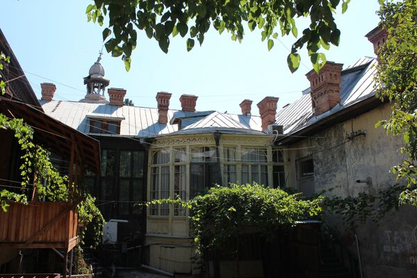 Революционная архитектура усадьбы Анны Мадатовой в Тбилиси Революционная архитектура усадьбы Анны Мадатовой в Тбилиси - Sputnik Грузия