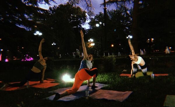 Уикенд в Тбилиси 9-11 августа: вечеринки у бассейна, гонки и ночное небо - Sputnik Грузия