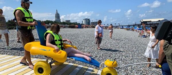 Пляж в Батуми, полностью адаптированный для лиц с ОВЗ - Sputnik Грузия