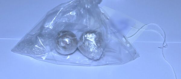 Изъятый полицией пакет с героином - Sputnik Грузия