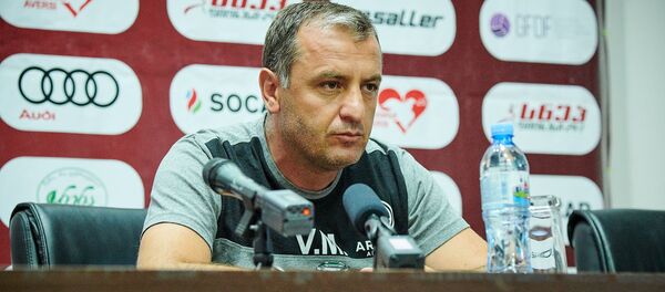 Главный тренер клуба Арарат-Армения Вардан Минасян на пресс-конференции - Sputnik Грузия